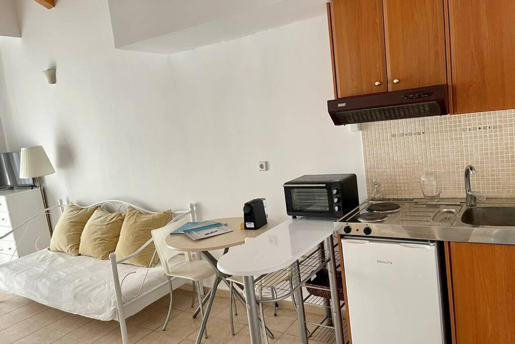 Studio Stay White Room Kalamata Exterior photo